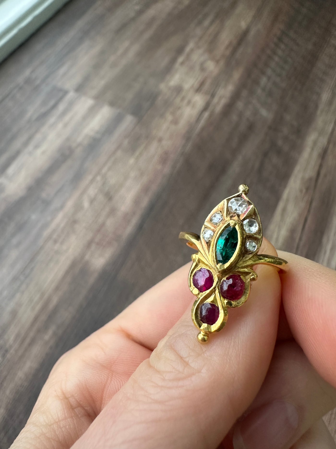 ESTATE 22k Yellow Gold Rich Gemstone Ring